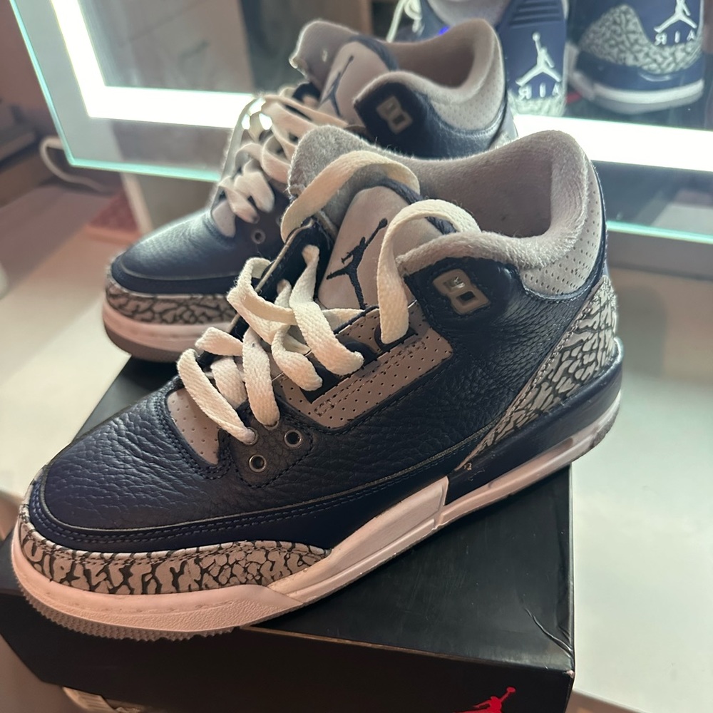 Georgetown Jordan 3’s